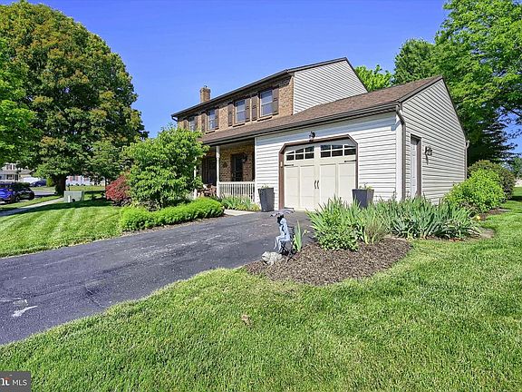 3rd image of 10 Matthew Ct