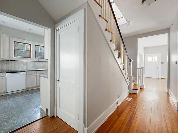 4th image of 17 W Princeton Cir
