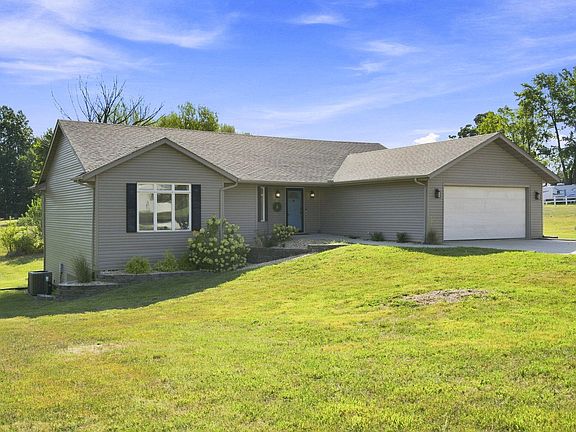 3rd image of 1404 Cody Road