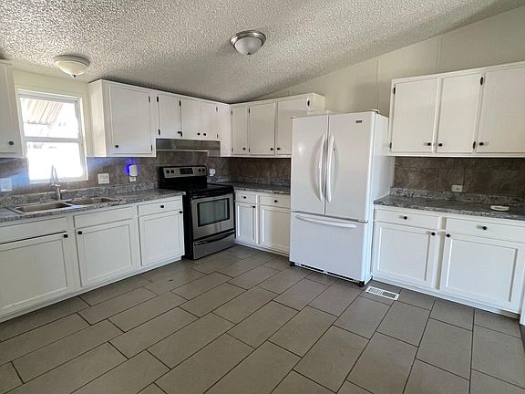 3rd image of 4030 N Fairview Ave