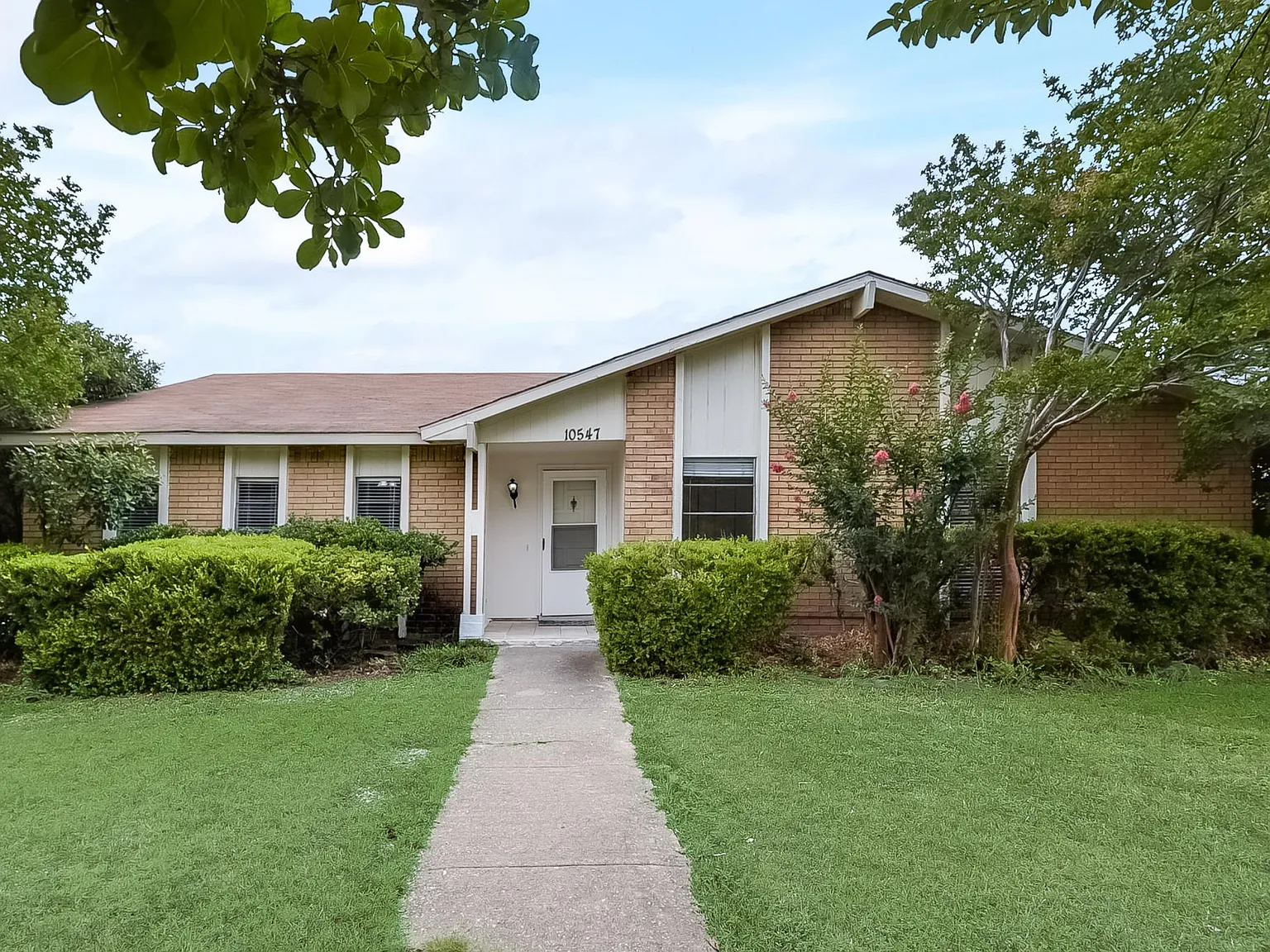 4 bed, 2151 sqft, $2,350 — Photo 1