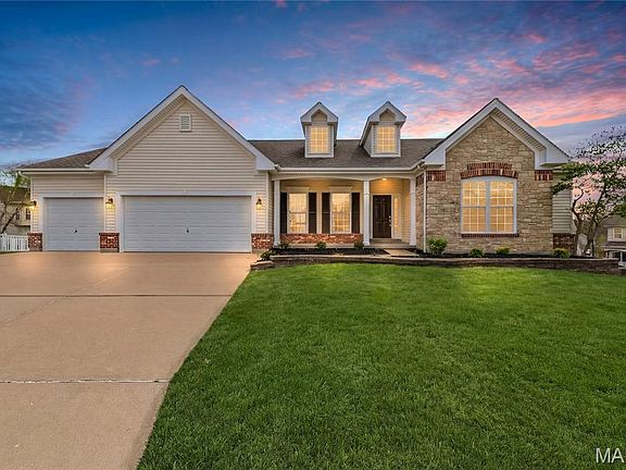 3rd image of 18 Bayberry Meadows Ct