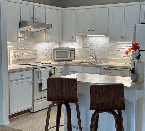 3rd image of 500 Romeo Rd Unit 114