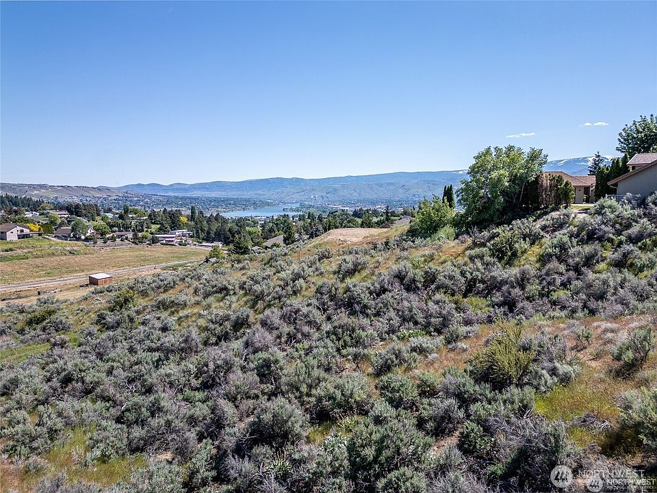 2nd image of 315 Mahogany Lane