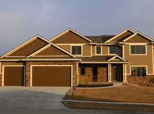4725 154th St, Urbandale, IA 50323