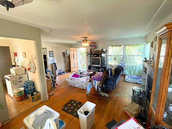 3rd image of 3257 N Mountain View Dr