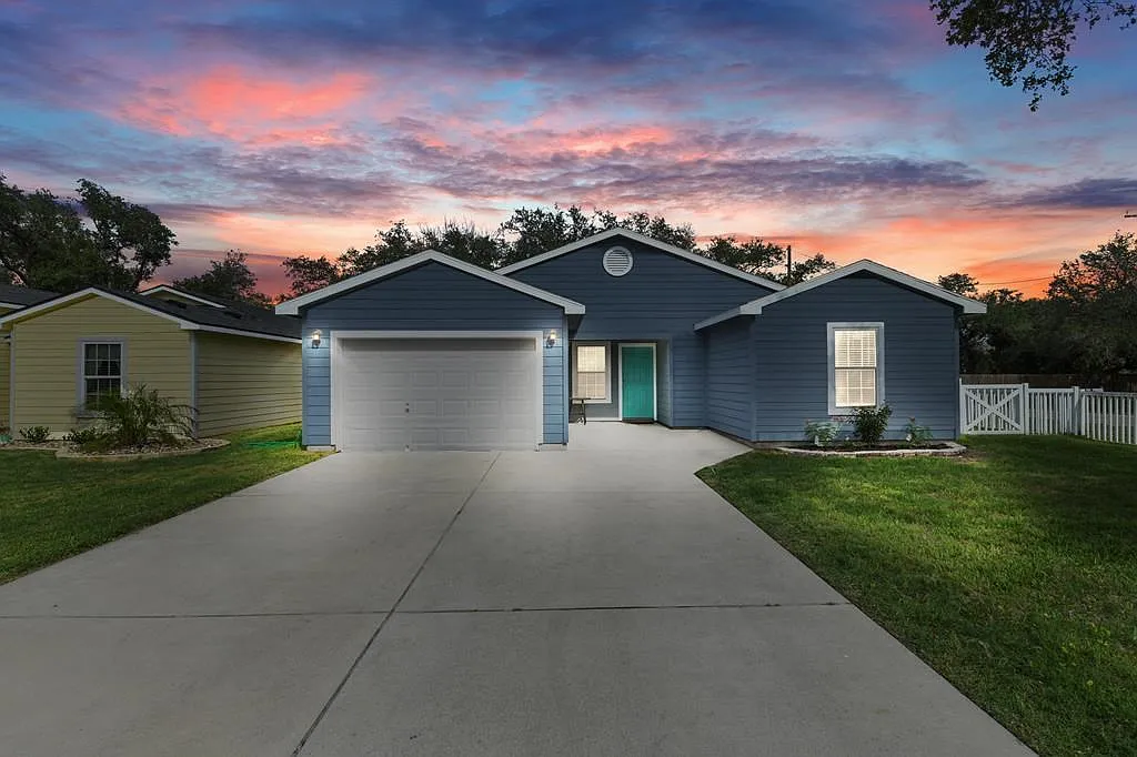 Building Photo - 102 Pecan Hbr
