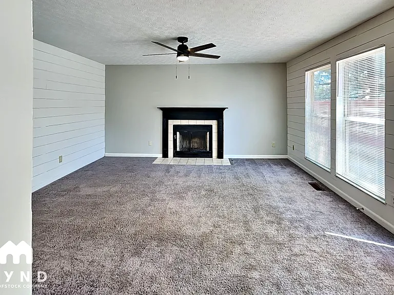 137 Ash St — Photo 2