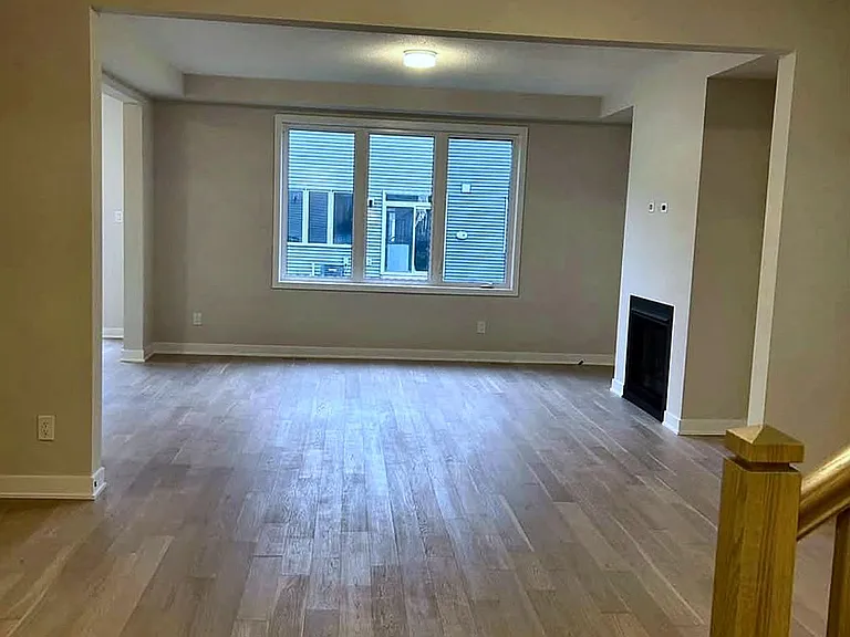 1007 Showman St — Photo 4