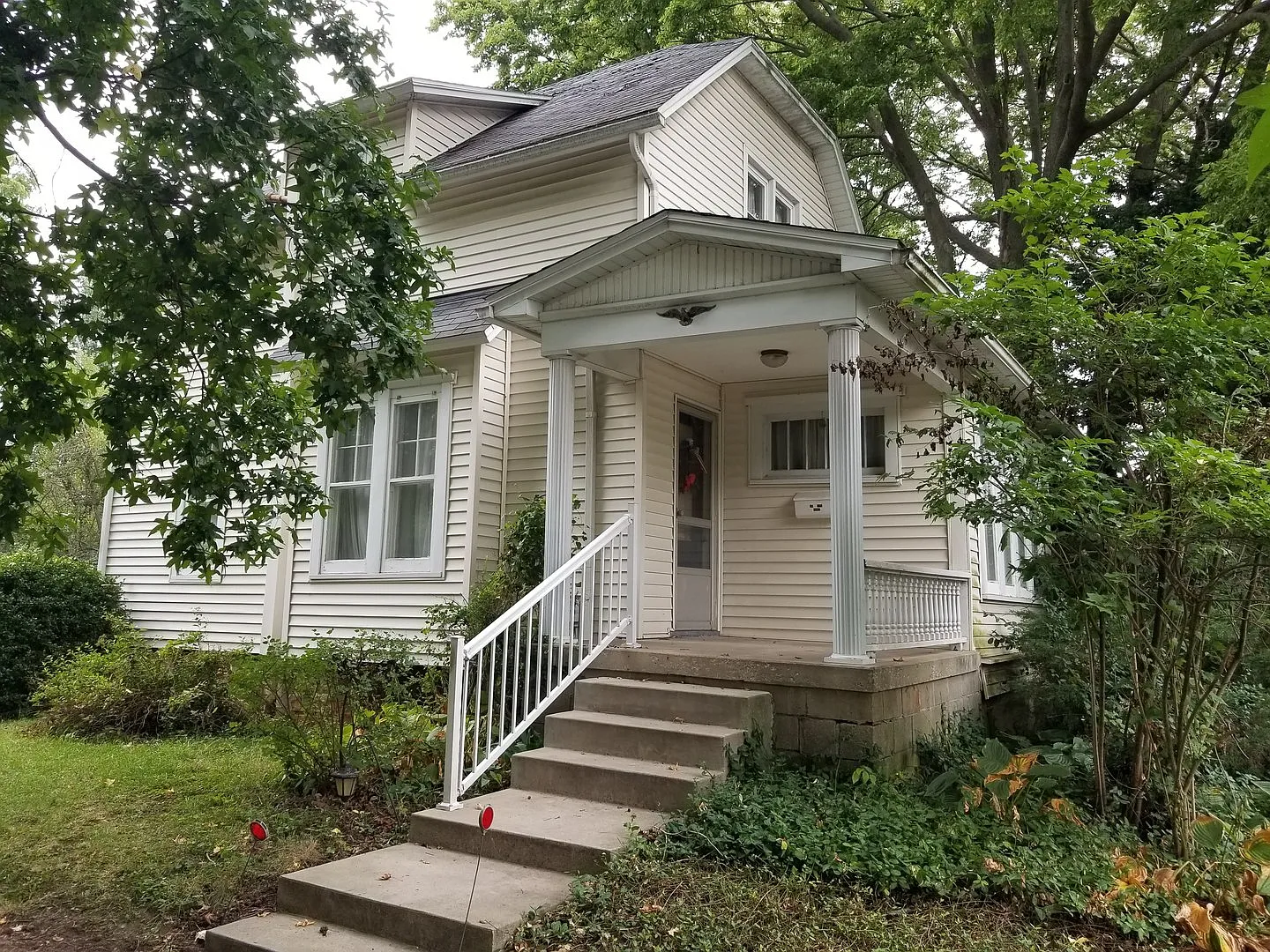2805 E Main St photo 1