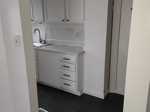 5th image of 251 S Emerson Ave