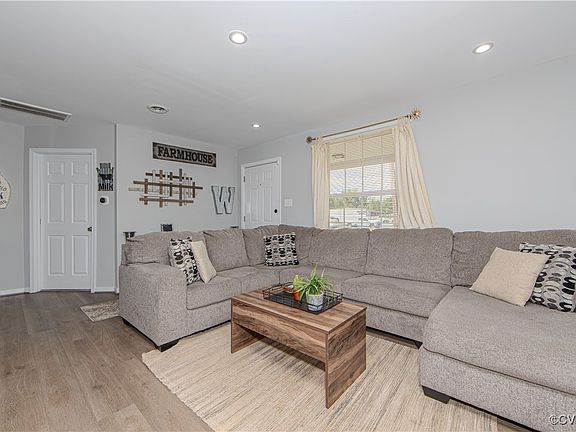 3rd image of 2772 County Dr