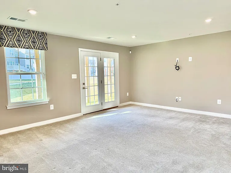 149 Lawndale Dr — Photo 3