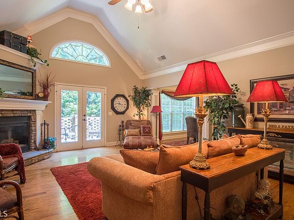 2nd image of 3020 Camille Ln