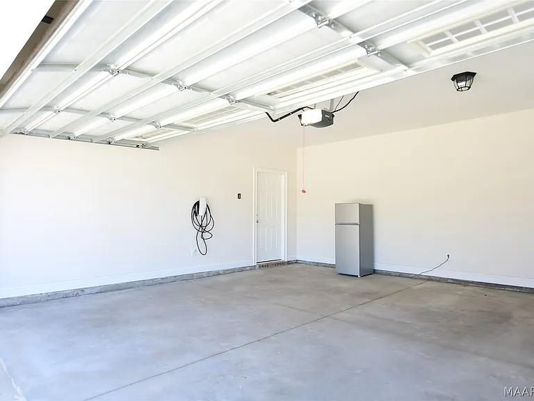 1270 Charleston Dr — Photo 32