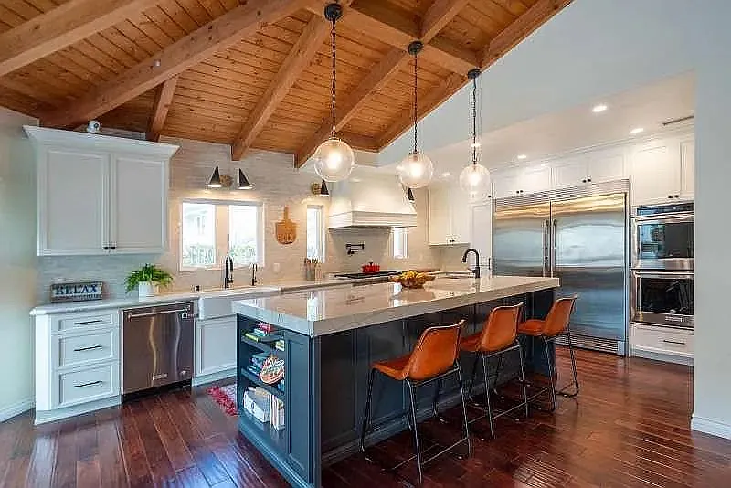 5 bed, 3.5 bath, 4000 sqft, $10,900 — Photo 3