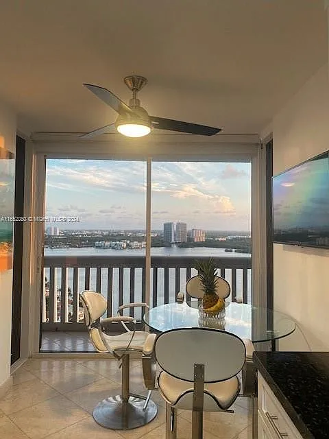 3 bed, 1900 sqft, $7,000 — Photo 3