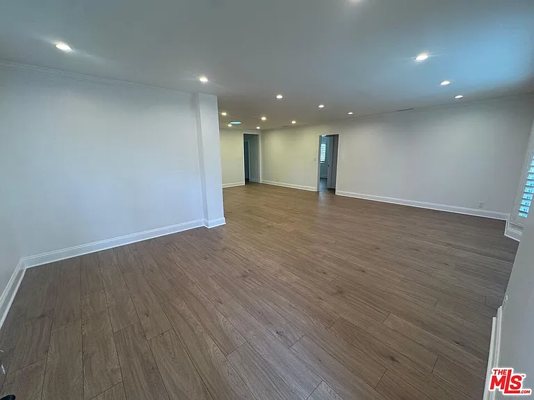 6542 Zelzah Ave — Photo 6