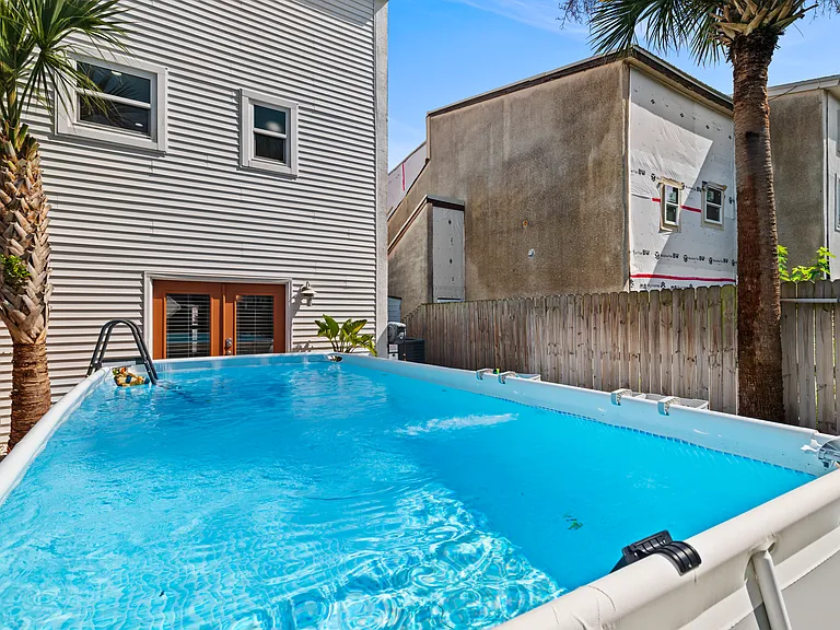 209 Myra St — Photo 47