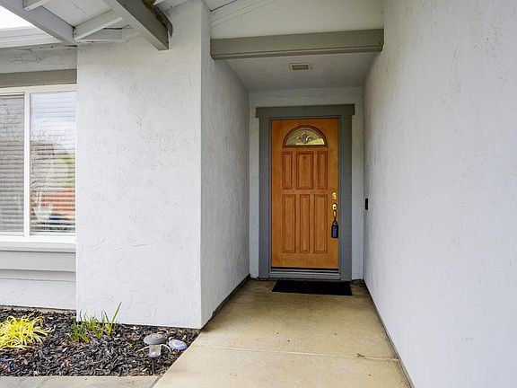 5th image of 302 Durham Court