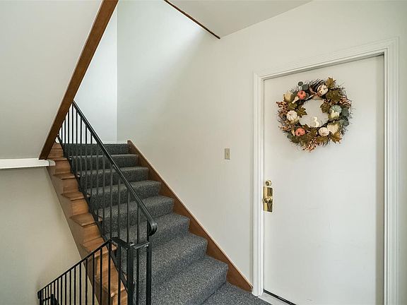 3rd image of 1332 Highland Oaks Dr Unit B