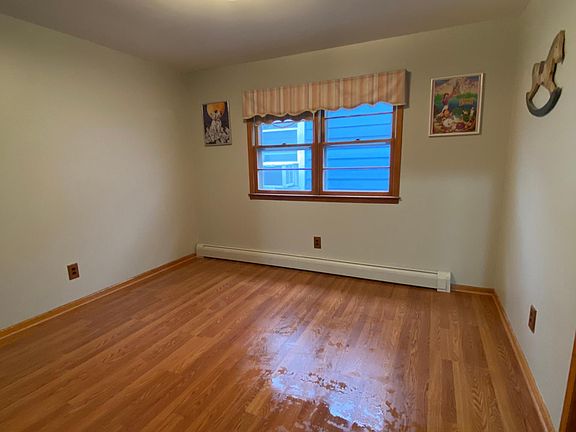4th image of 289 Boyd Ave Floor 2