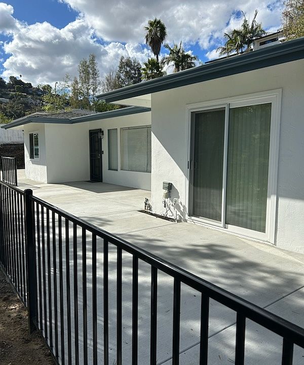 1st image of 1090 Pine Dr