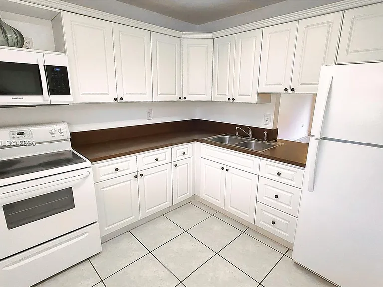 7910 Camino Real #314 — Photo 4