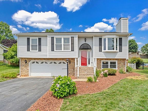 2nd image of 1905 Summerfield Dr