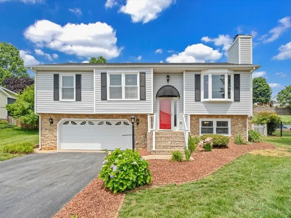 1905 Summerfield Dr, Roanoke, VA 24012