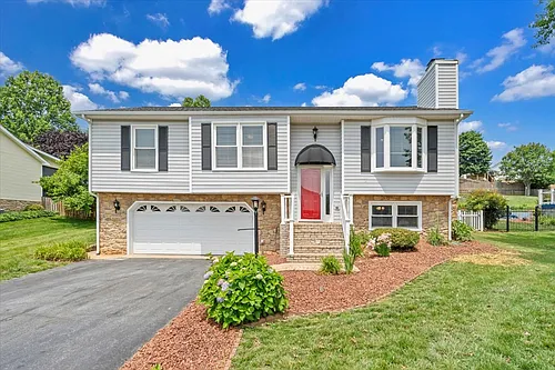 1905 Summerfield Dr Photo 1