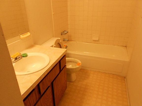 4th image of 205 N 25th Avenue Ct