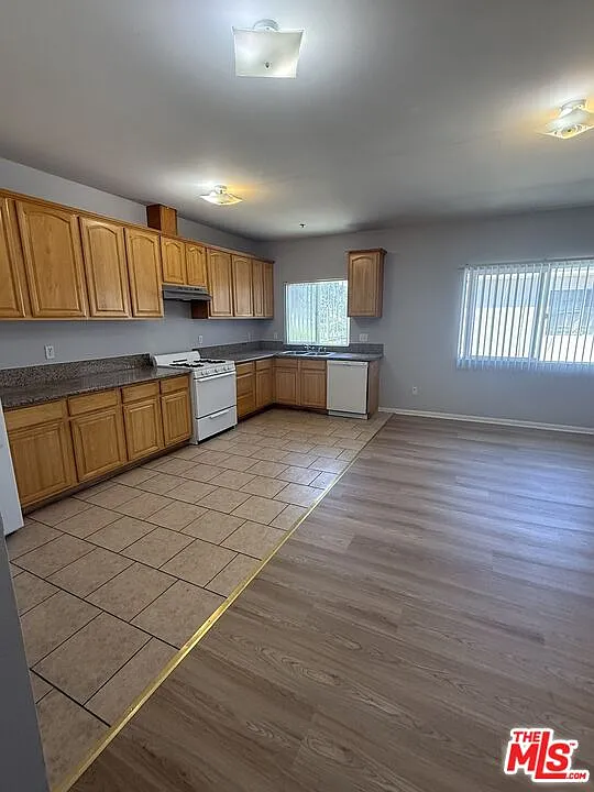 3 bed, 2.0 bath, 1100 sqft, $2,800 — Photo 4