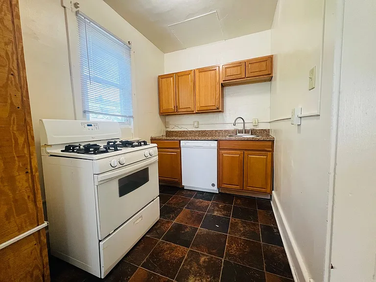 759 Garrison Ave — Photo 7