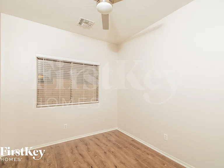 13030 W Windrose Dr — Photo 11