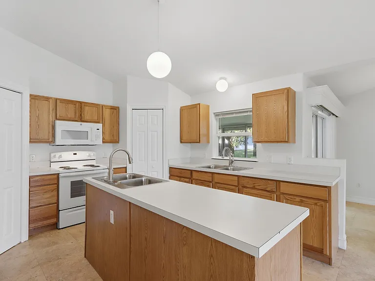 3124 SW Armucher St — Photo 11