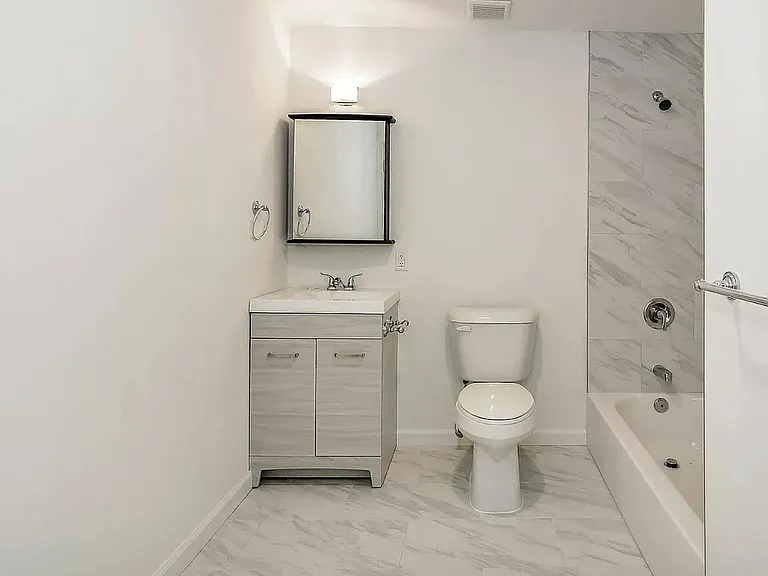 43-53 Mineola Ave #3 — Photo 7