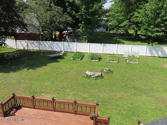 3rd image of 140 Centennial St