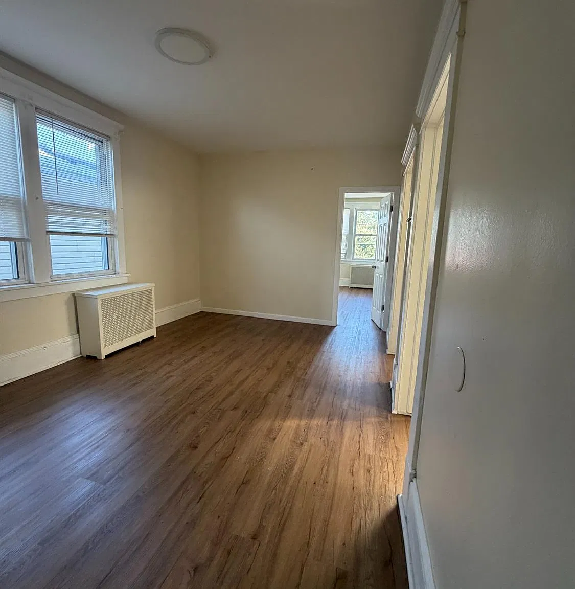 4 bed, 1.0 bath, 2303 sqft, $2,650 — Photo 3