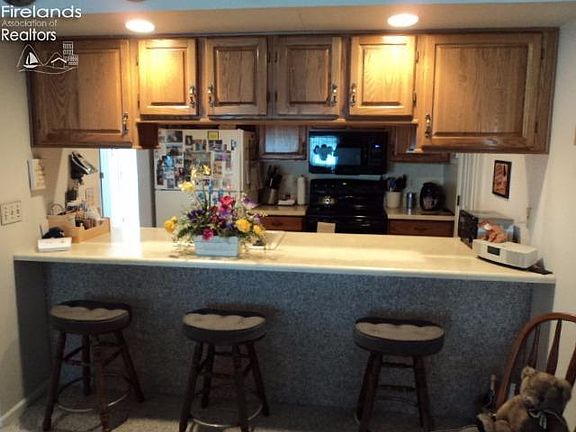 5th image of 4501 Pinewood Dr APT 202