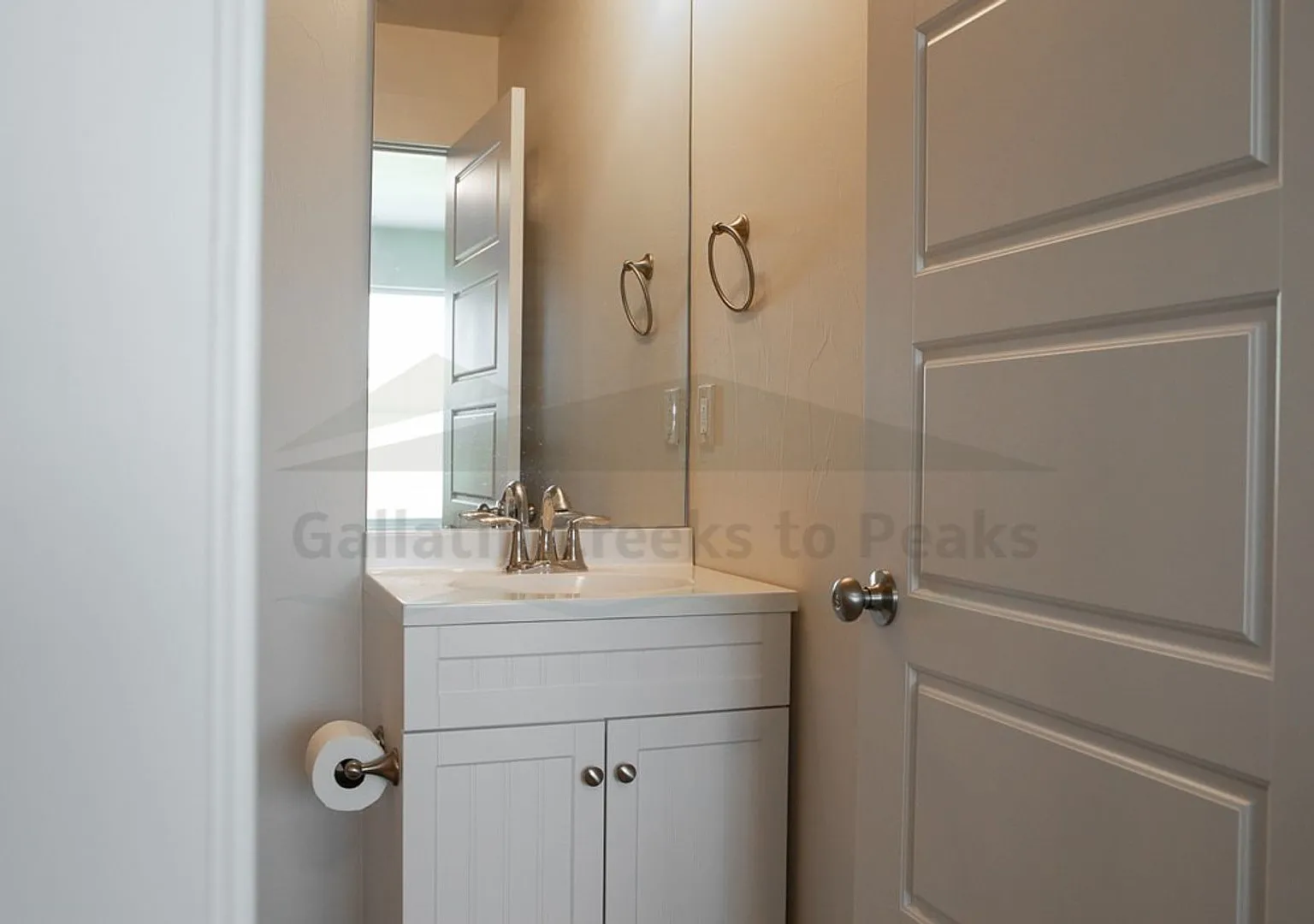 2282 Renee Way — Photo 4