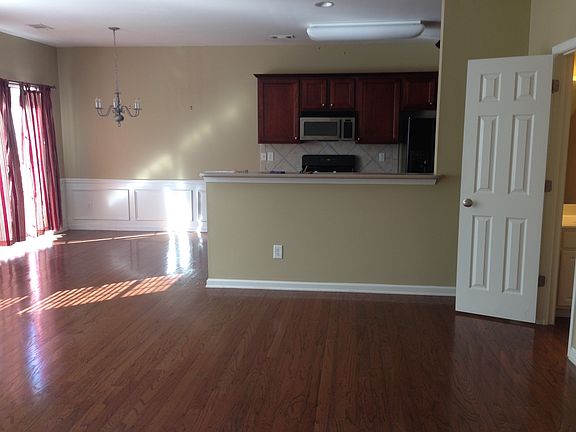 Kitchen & Dining Area