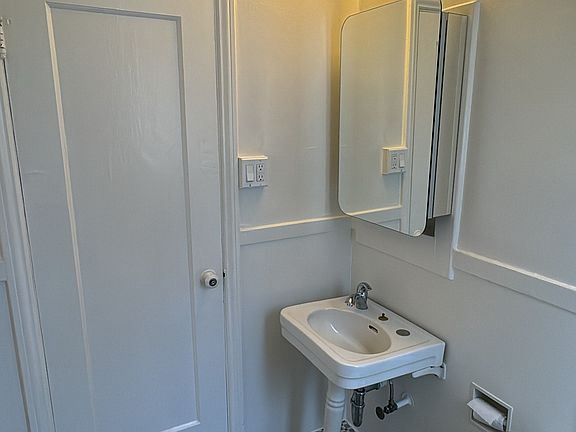 3rd image of 2905 Van Ness Ave APT 201