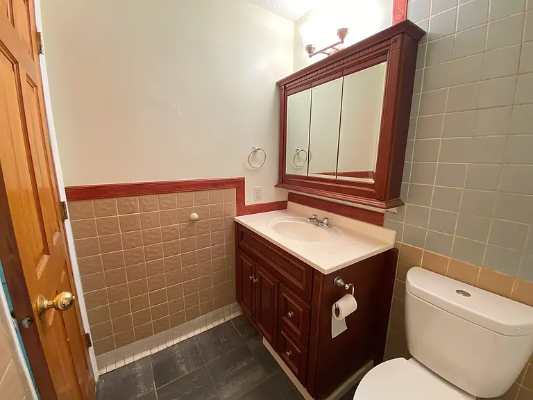 1216 W Pacific Ave — Photo 2