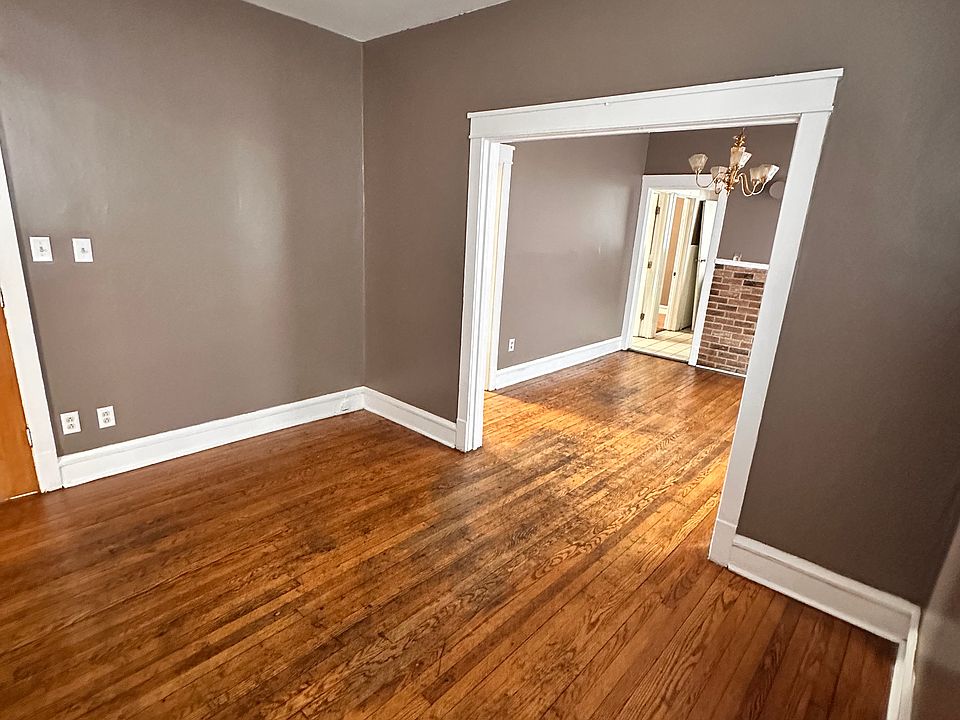 2nd image of 1115 115th St Unit 1