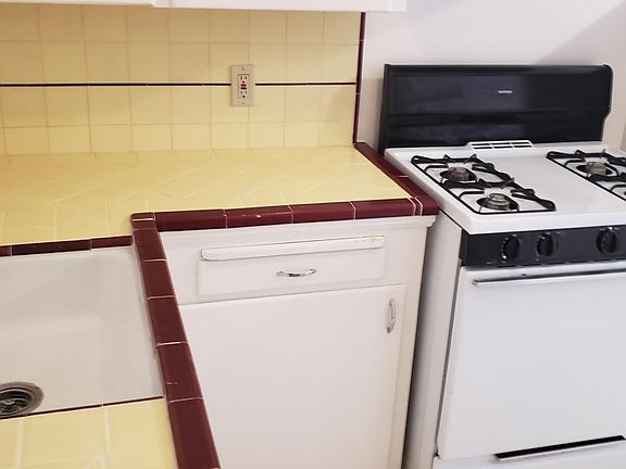 4th image of 471 Taylor Ave APT 6