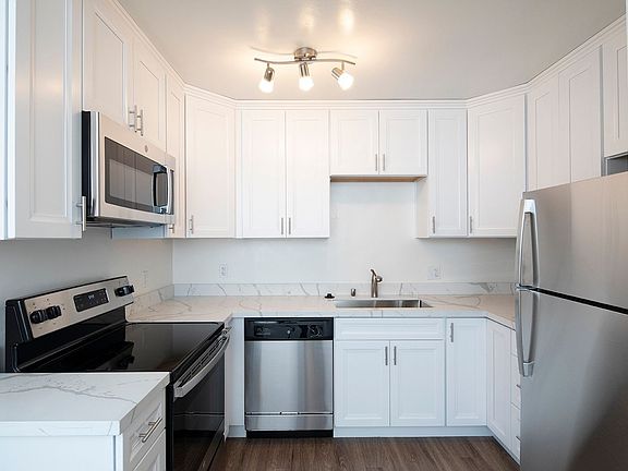 5th image of 1068 Hornblend St #C