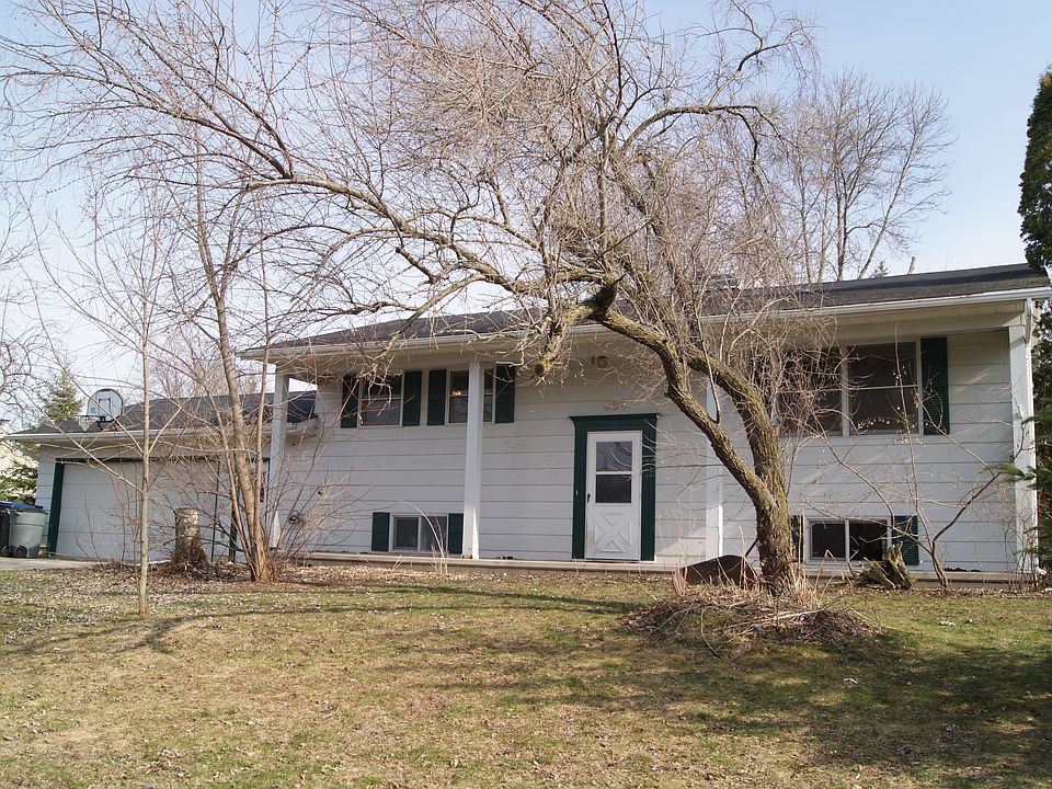 490 Hiawatha Dr. 