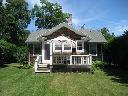 Cozy Cottage in Southampton Village — Photo 1