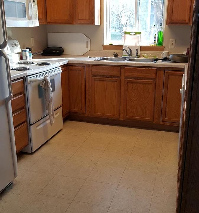 2nd image of 205 17th Ave W APT D